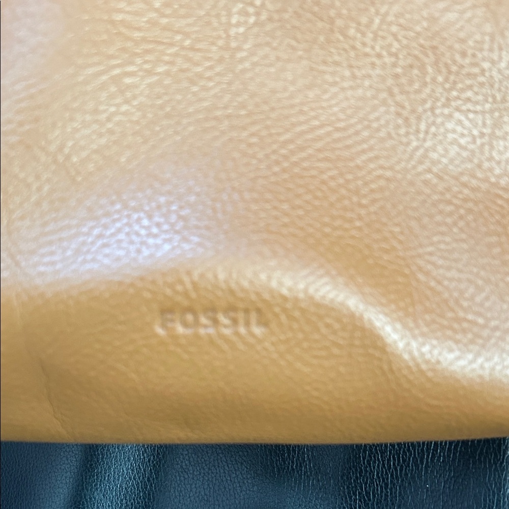 Fossil Chelsea Crossbody or Shoulder Bag Like New $139 Retail - Picture 3 of 6
